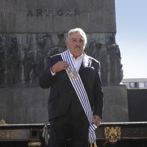 O ex-presidente Pepe Mujica morreu em decorrência de um câncer